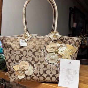 Coach Beige and Gold Floral Tote NEW   Perfect condition With DustBag